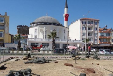 Eceabat Şehitler Camisi ibadete açıldı